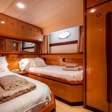 Botel Luxe Marina 22 Meters Yacth *