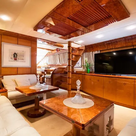 Botel Luxe Marina 22 Meters Yacth *
