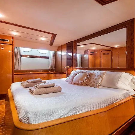 Botel Luxe Marina 22 Meters Yacth *