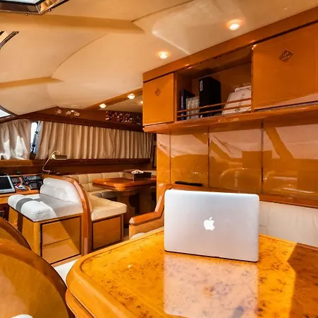 Luxe Marina 22 Meters Yacth Barcelona