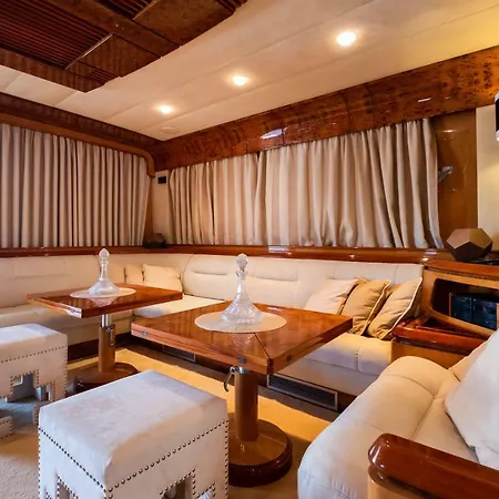 Luxe Marina 22 Meters Yacth Botel Barcelona