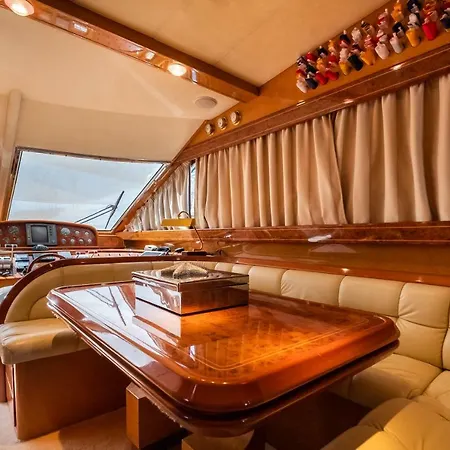 Luxe Marina 22 Meters Yacth * Barcelona