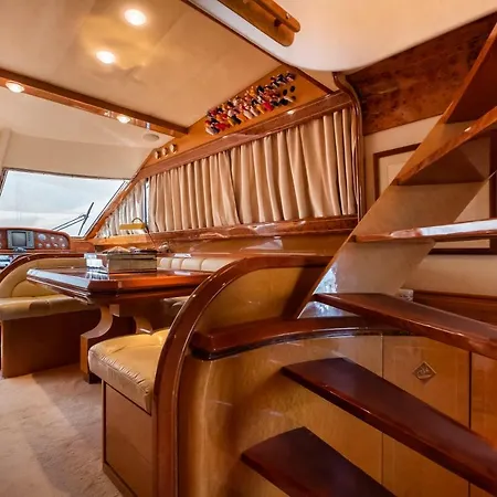 Botel Luxe Marina 22 Meters Yacth *