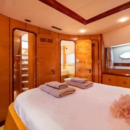 Luxe Marina 22 Meters Yacth Barcelona